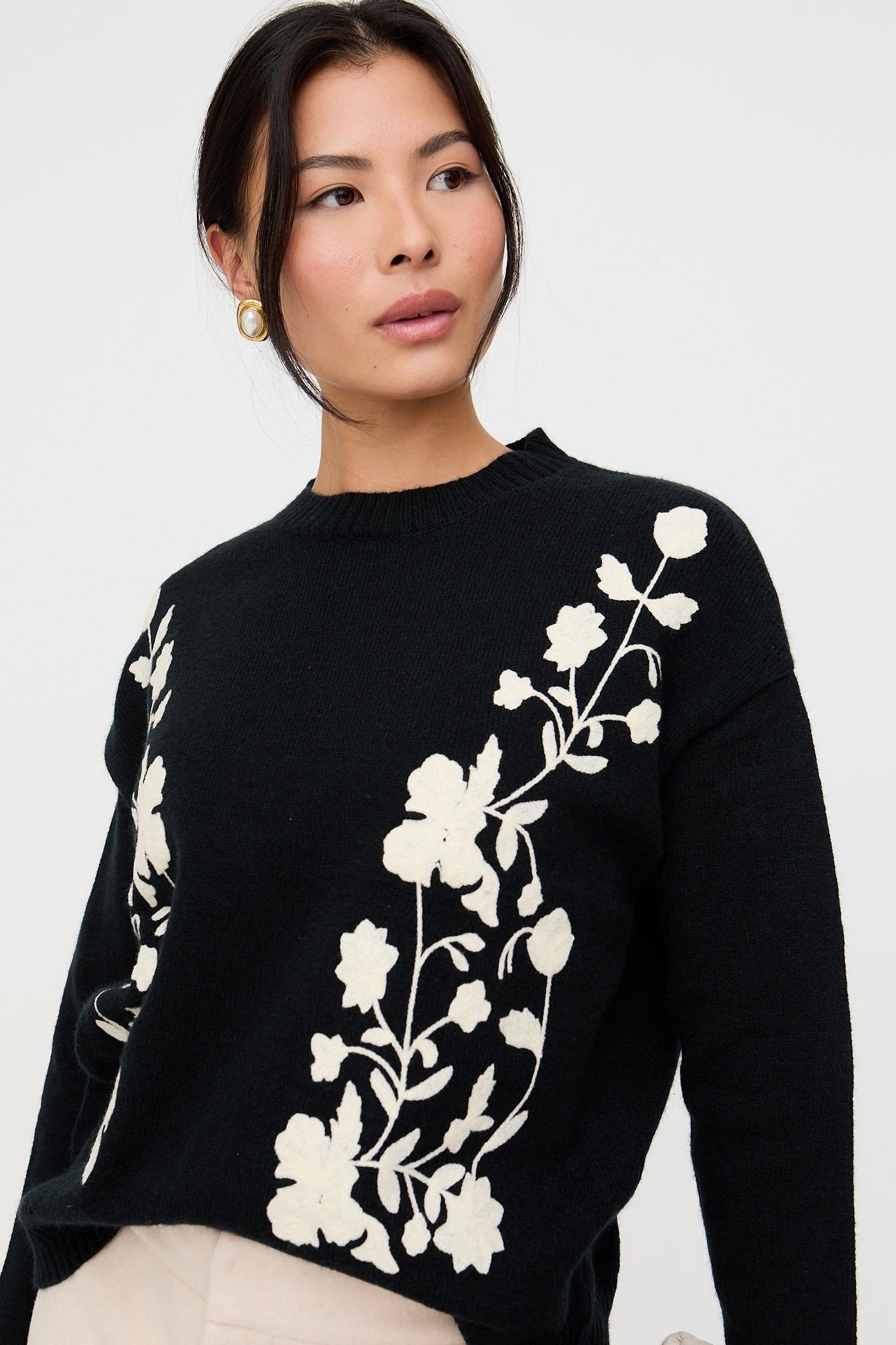 Lily and Lionel Lily and Lionel Women's Clara Oversized Floral Print Jumper In Black - 2