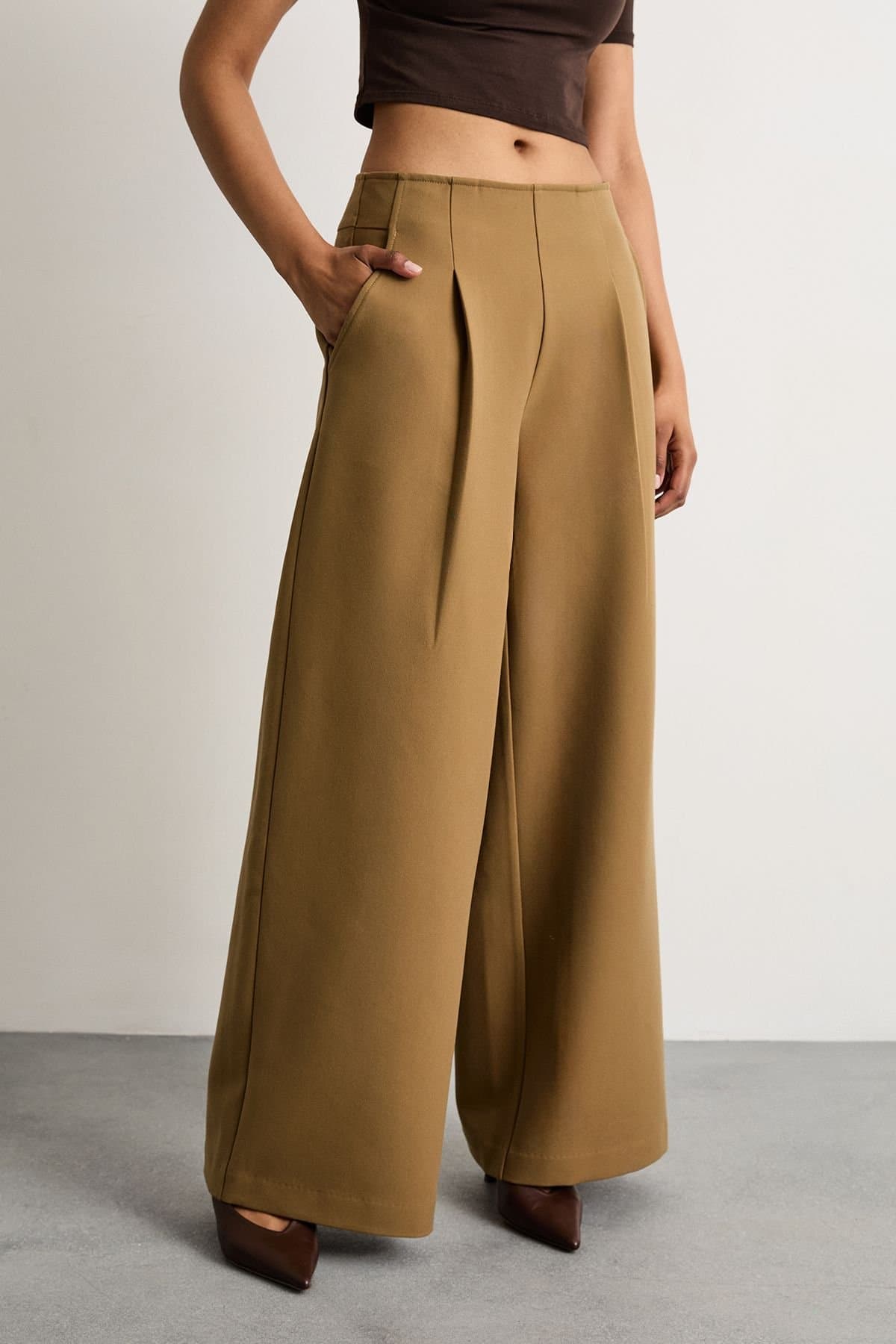 Warehouse Warehouse Women's The Premium Wide Leg Tailored Trousers in Beige