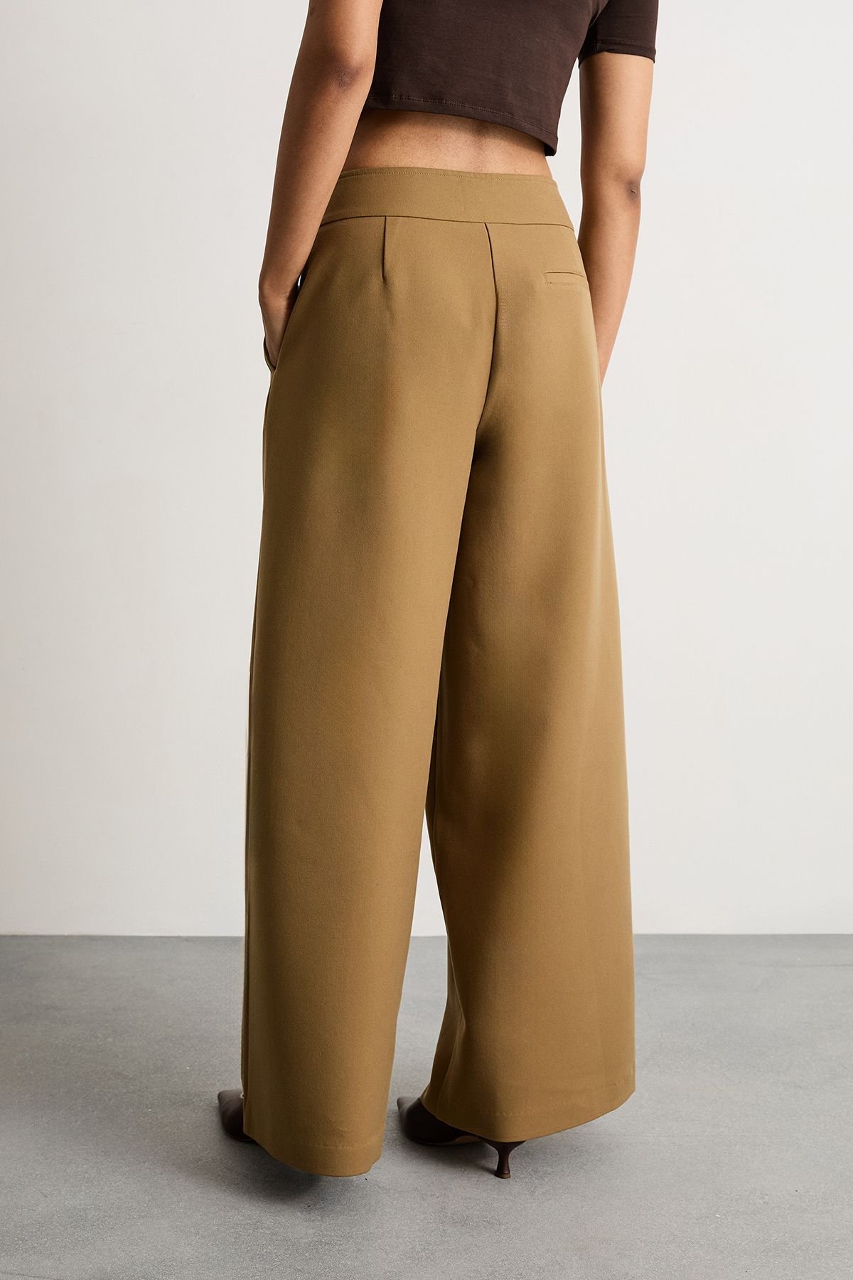 Warehouse Warehouse Women's The Premium Wide Leg Tailored Trousers in Beige - 3