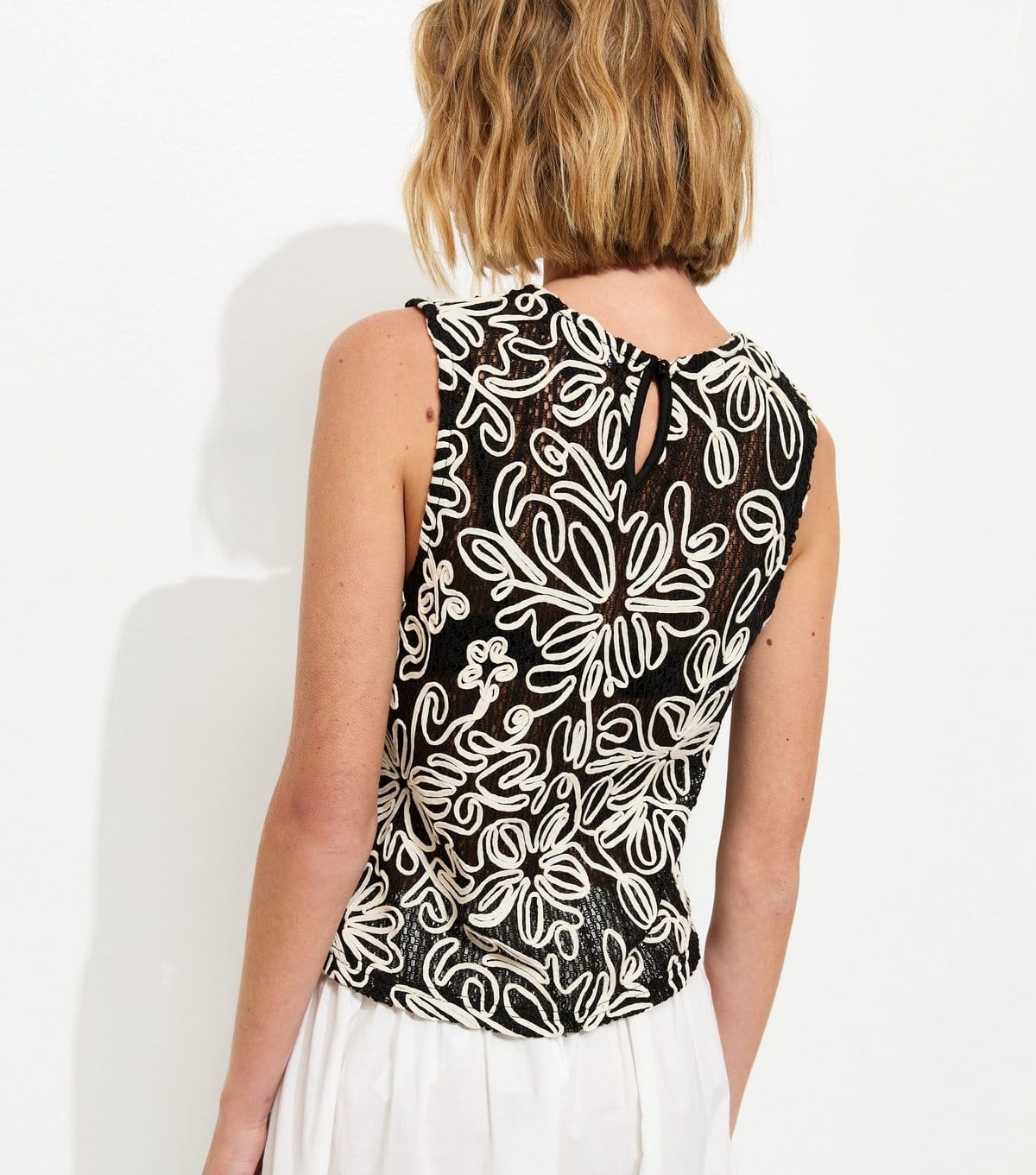New Look Women's Black Floral Appliqué Sleeveless Top New Look - 4