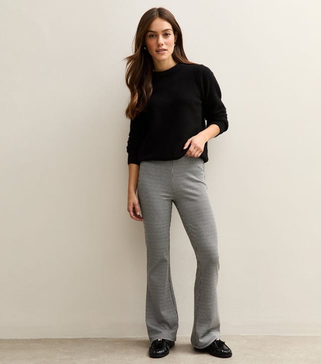 New Look Women's Petite Black Dogtooth Check Flared Trousers New Look - 3
