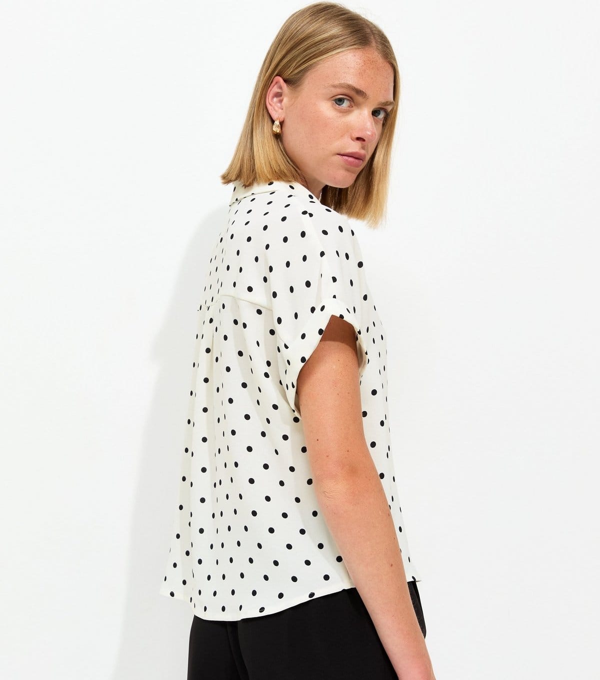 New Look Women's White Polka Dot Short Sleeve Shirt New Look - 4