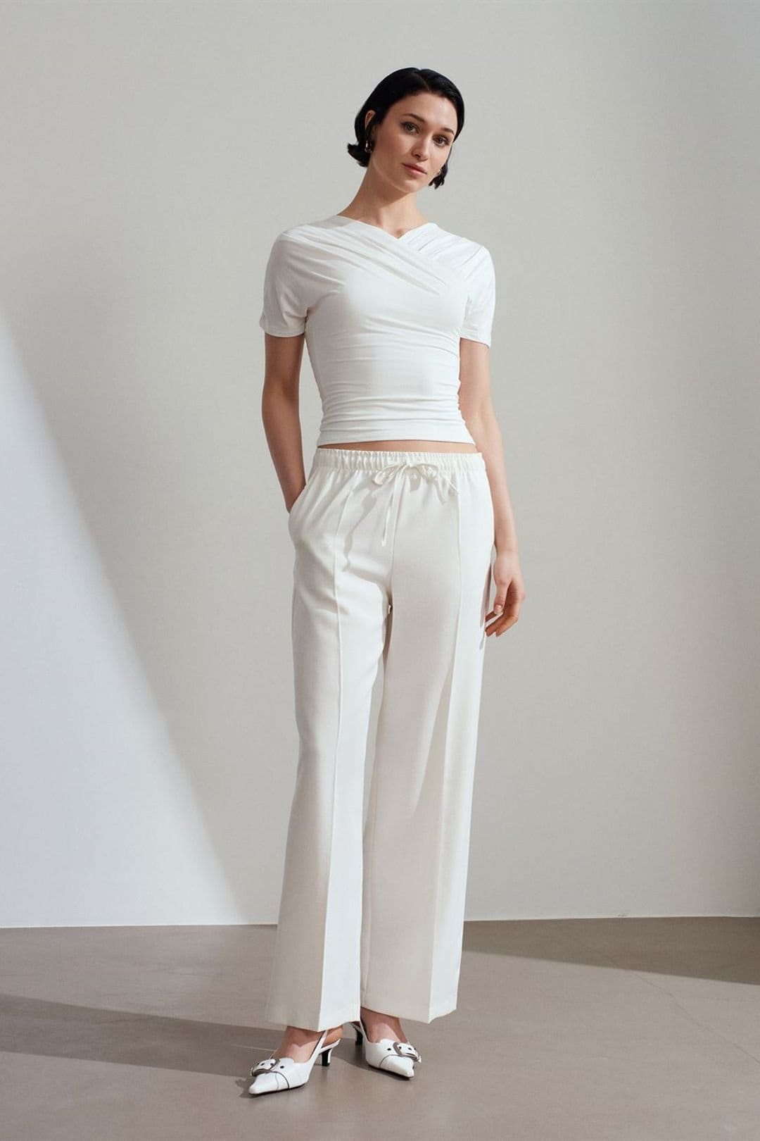 Dilvin Dilvin Women's Wide Leg Pull-On Trousers in White - 4