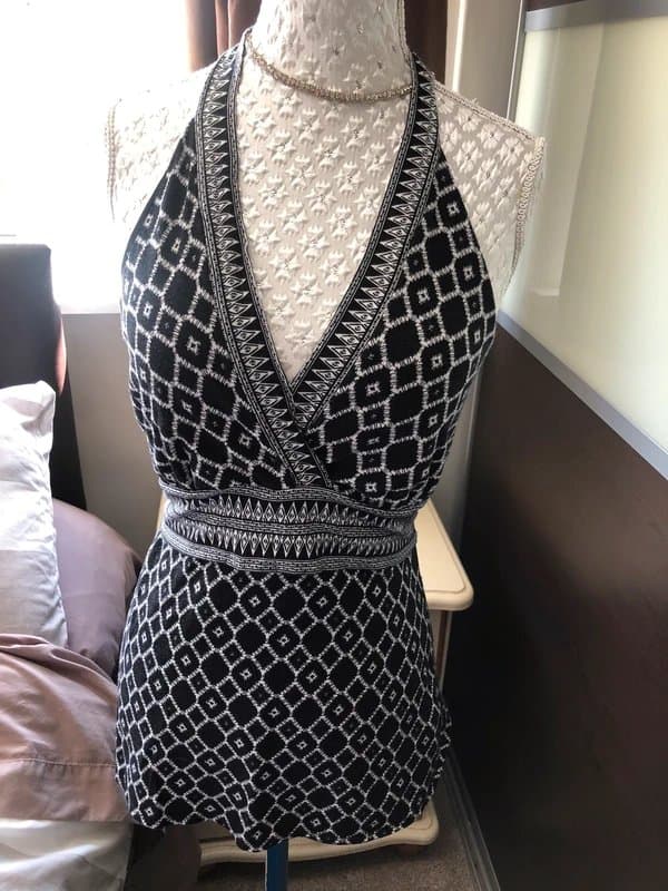 New Look (1) Black white halter neck topNew Look size 10