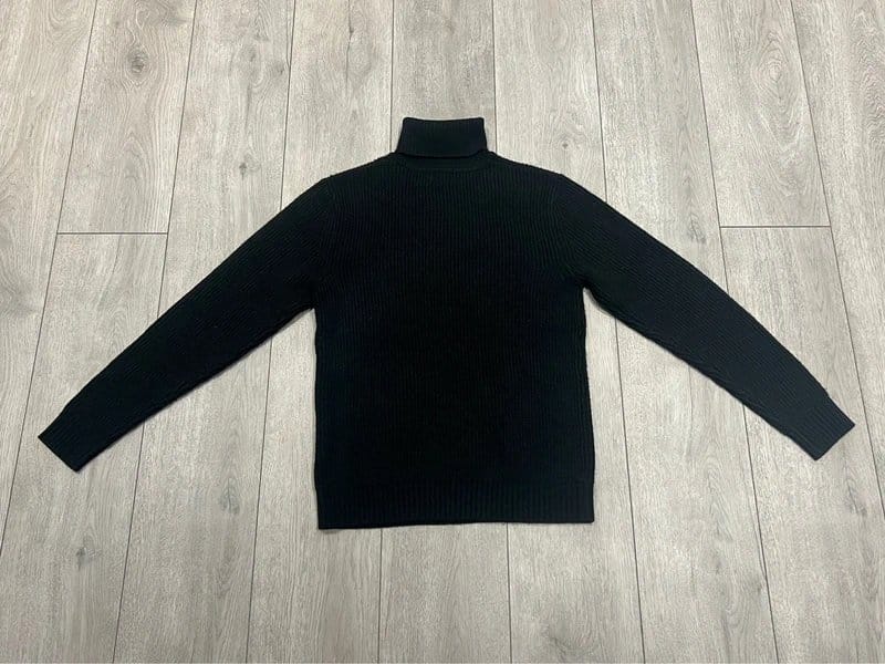 Bershka Men's Black Ribbed Knit Sweater