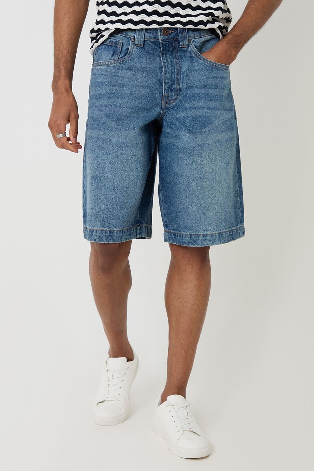 Threadbare Threadbare Men's Baggy Fit Denim Shorts in Mid Blue