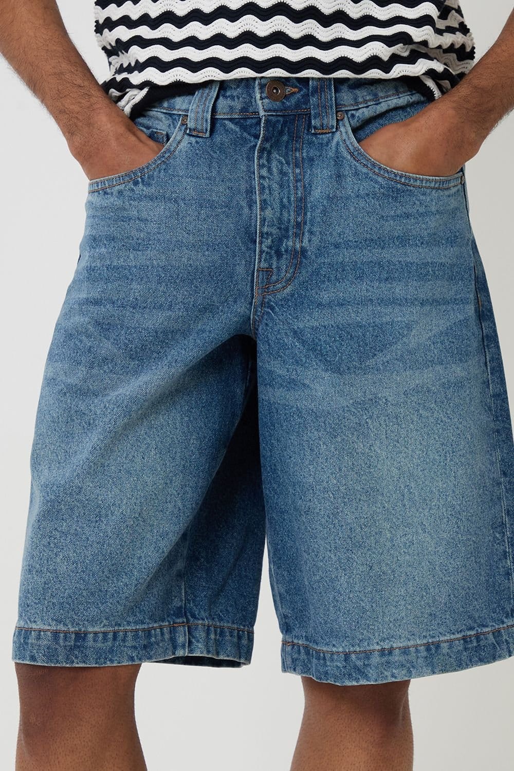 Threadbare Threadbare Men's Baggy Fit Denim Shorts in Mid Blue - 4
