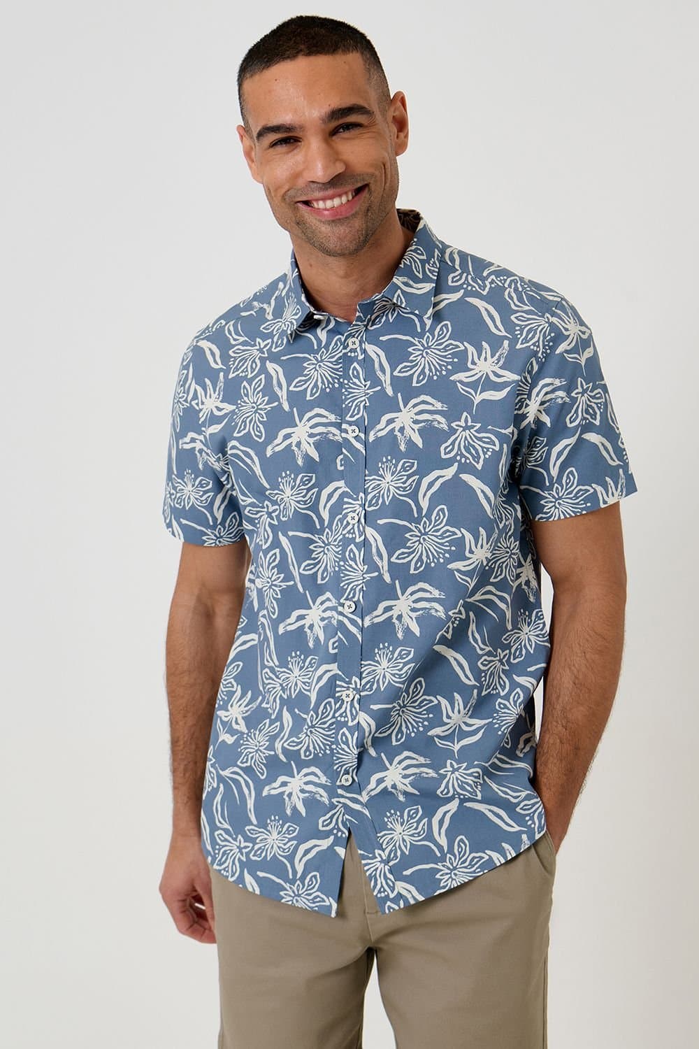 Threadbare Threadbare Men's Tropical Print Cotton Short Sleeve Shirt in Blue