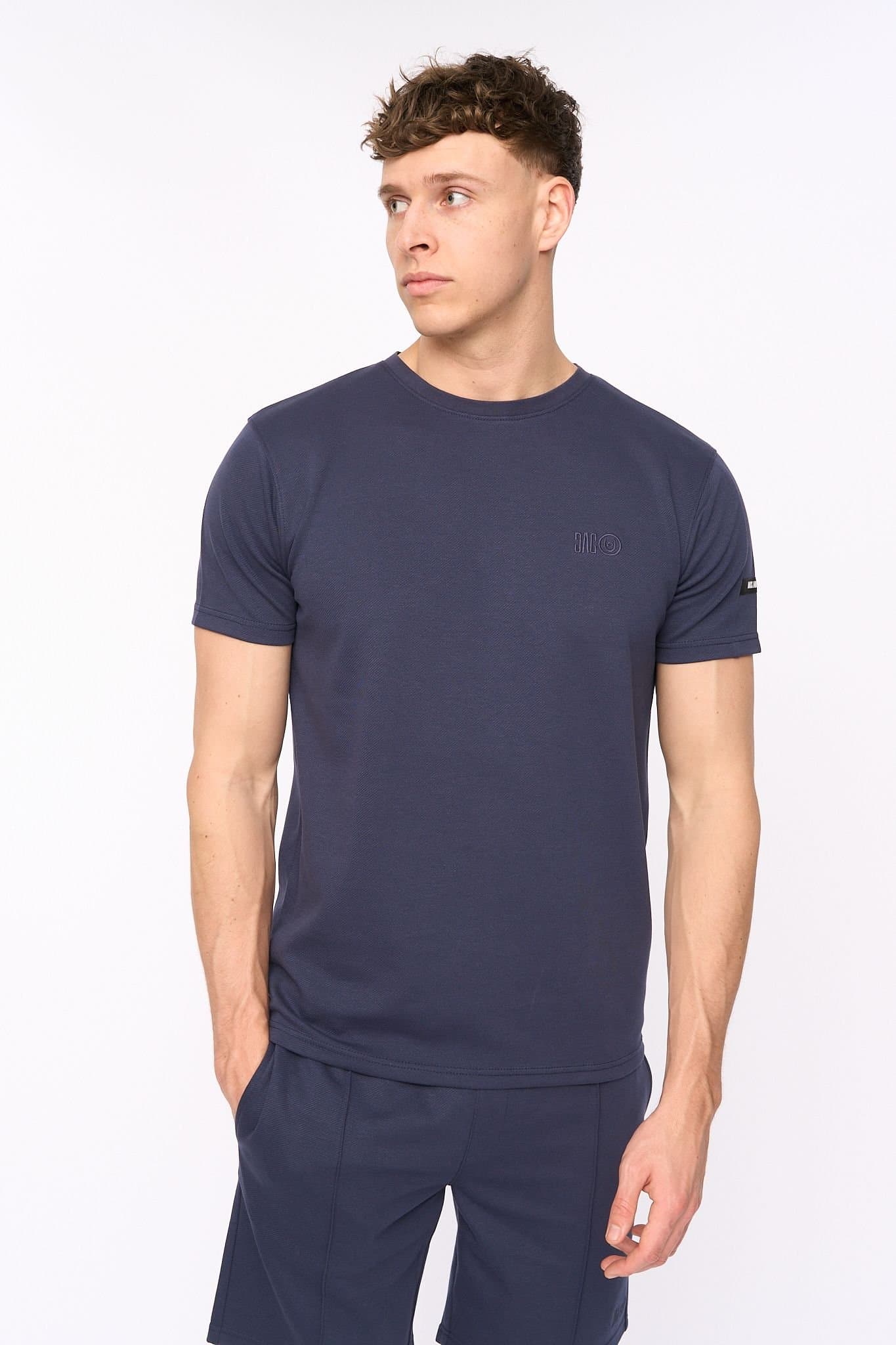 Duck and Cover Duck and Cover Men's Sherborn Textured Crew Neck T-Shirt with Embroidery in Dark Blue