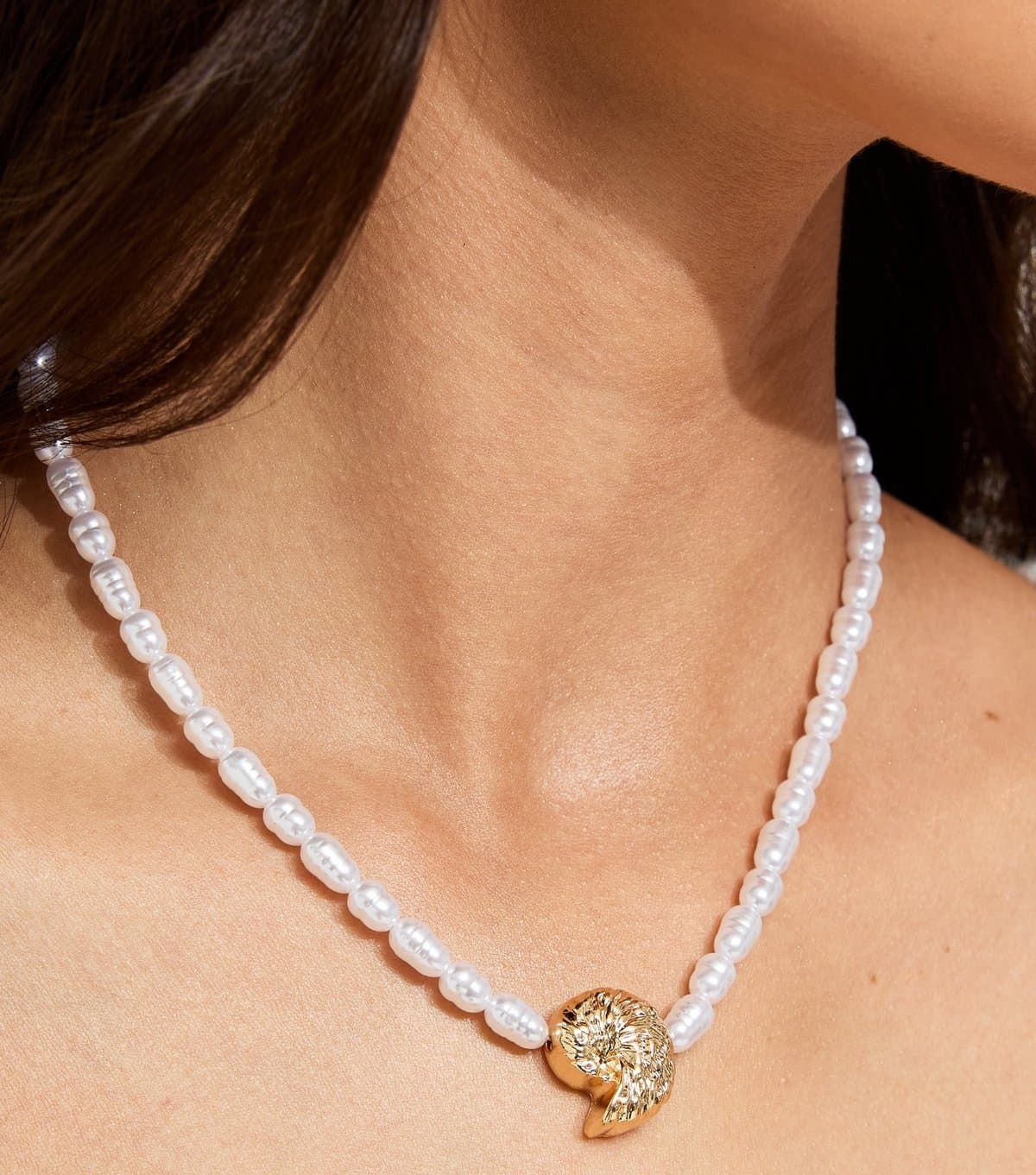 New Look New Look White Faux Pearl Necklace with Shell Charm