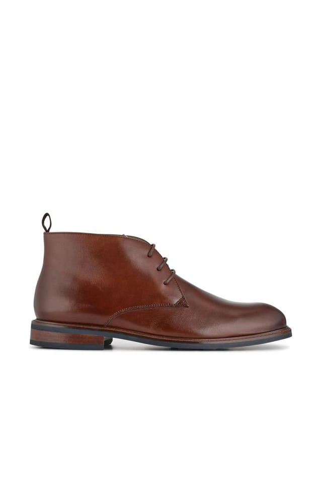 Jones Bootmaker Jones Bootmaker Men's Deacon Suede Chukka Boots in Light Brown - 2