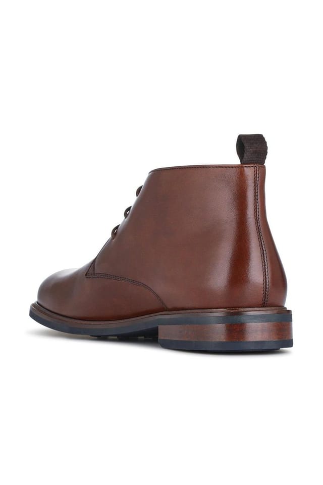 Jones Bootmaker Jones Bootmaker Men's Deacon Suede Chukka Boots in Light Brown - 3