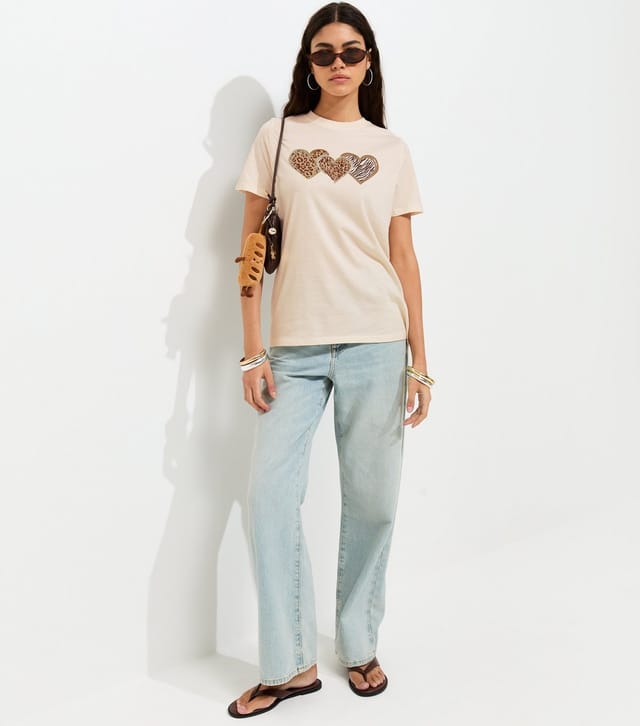 New Look Women's Off White Cotton Metallic Animal Heart Print T-Shirt New Look - 2