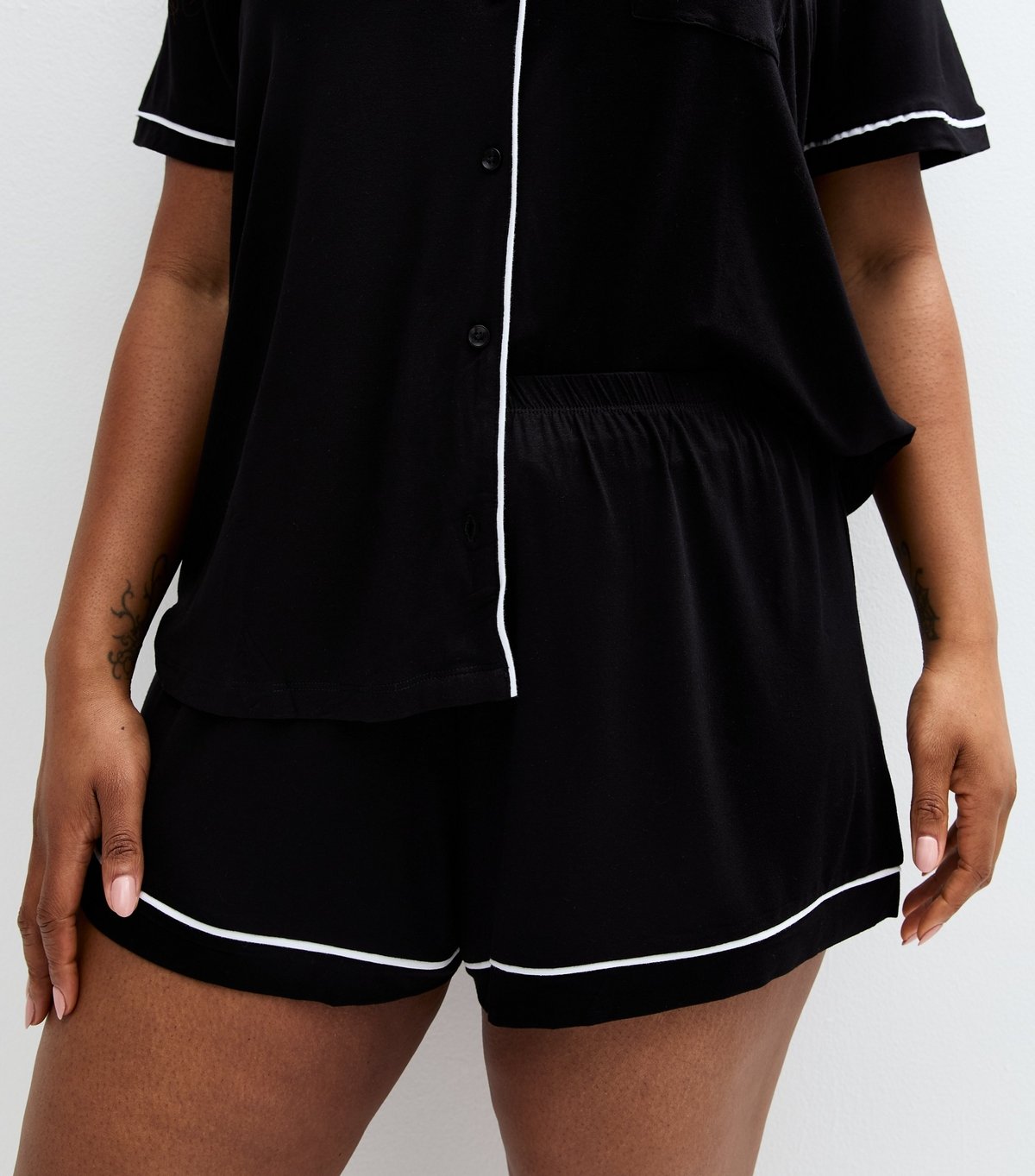 New Look Women's Plus Size Black Contrast Piping Shirt And Shorts Pyjama Set Curves New Look - 4