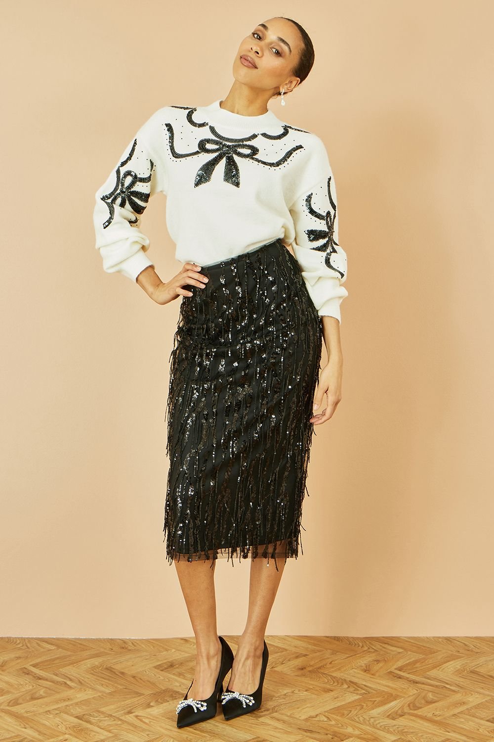 Yumi Yumi Women's White Sequinned Bow Neckline Jumper - 3