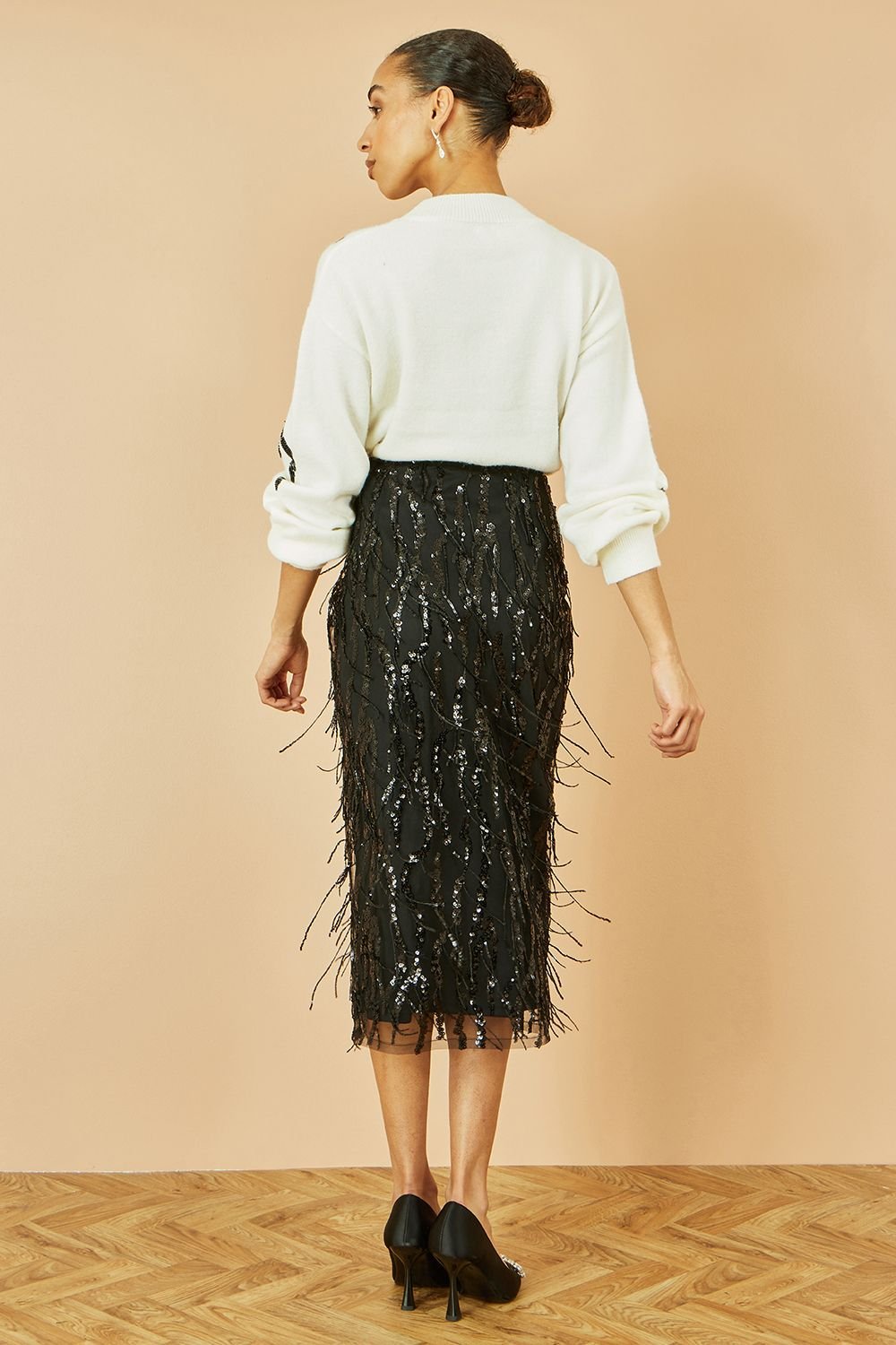 Yumi Yumi Women's White Sequinned Bow Neckline Jumper - 4