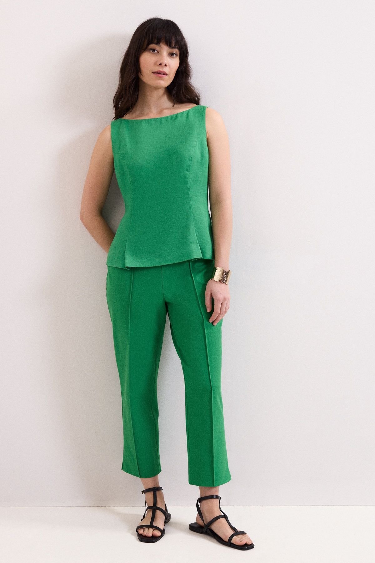 Phase Eight Phase Eight Women's Miah Tailored Cropped Trousers in Emerald - 3
