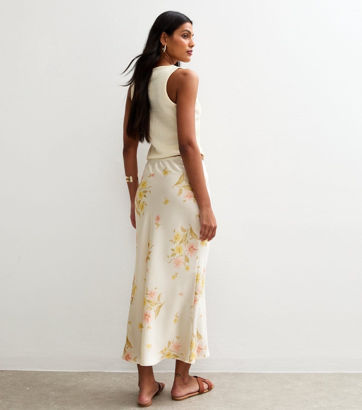 New Look Women's White Daisy Print Satin Midi Skirt New Look - 4