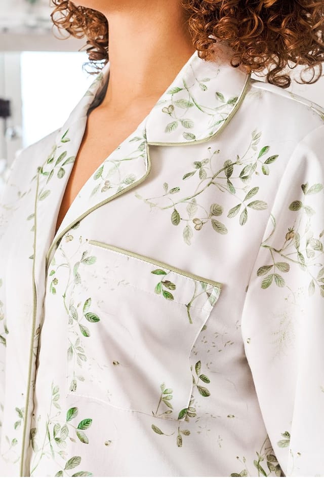 Christy CHRISTY Women's 'Peashoots' Floral Cotton Sateen Pyjama Set in White - 2