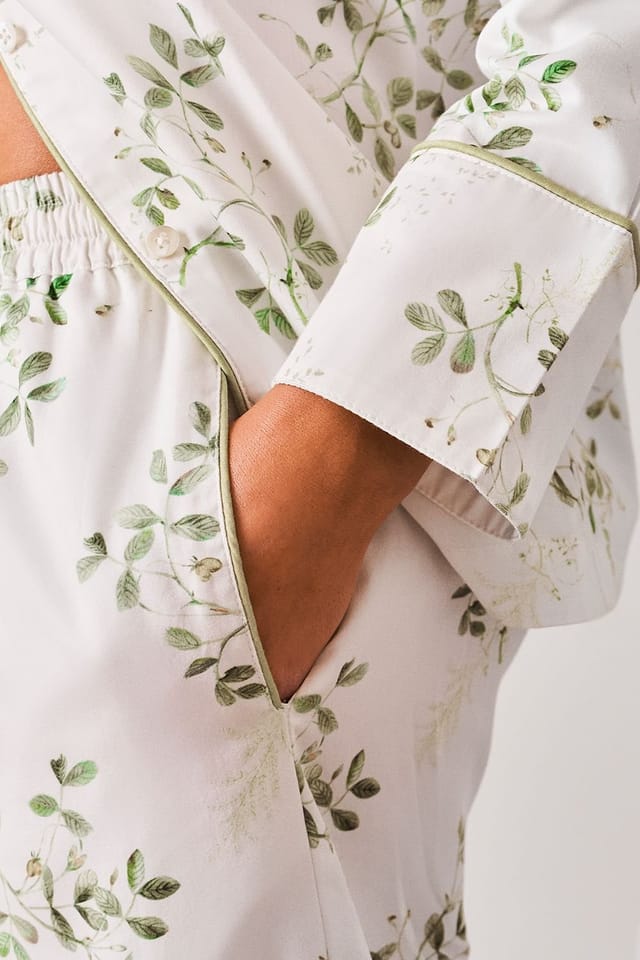 Christy CHRISTY Women's 'Peashoots' Floral Cotton Sateen Pyjama Set in White - 3