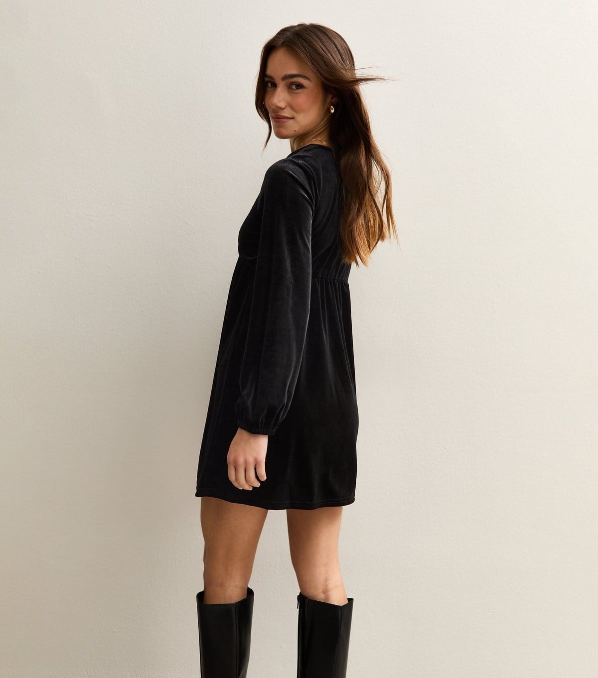 New Look Women's Petite Black Velvet Smock Mini Dress New Look - 4