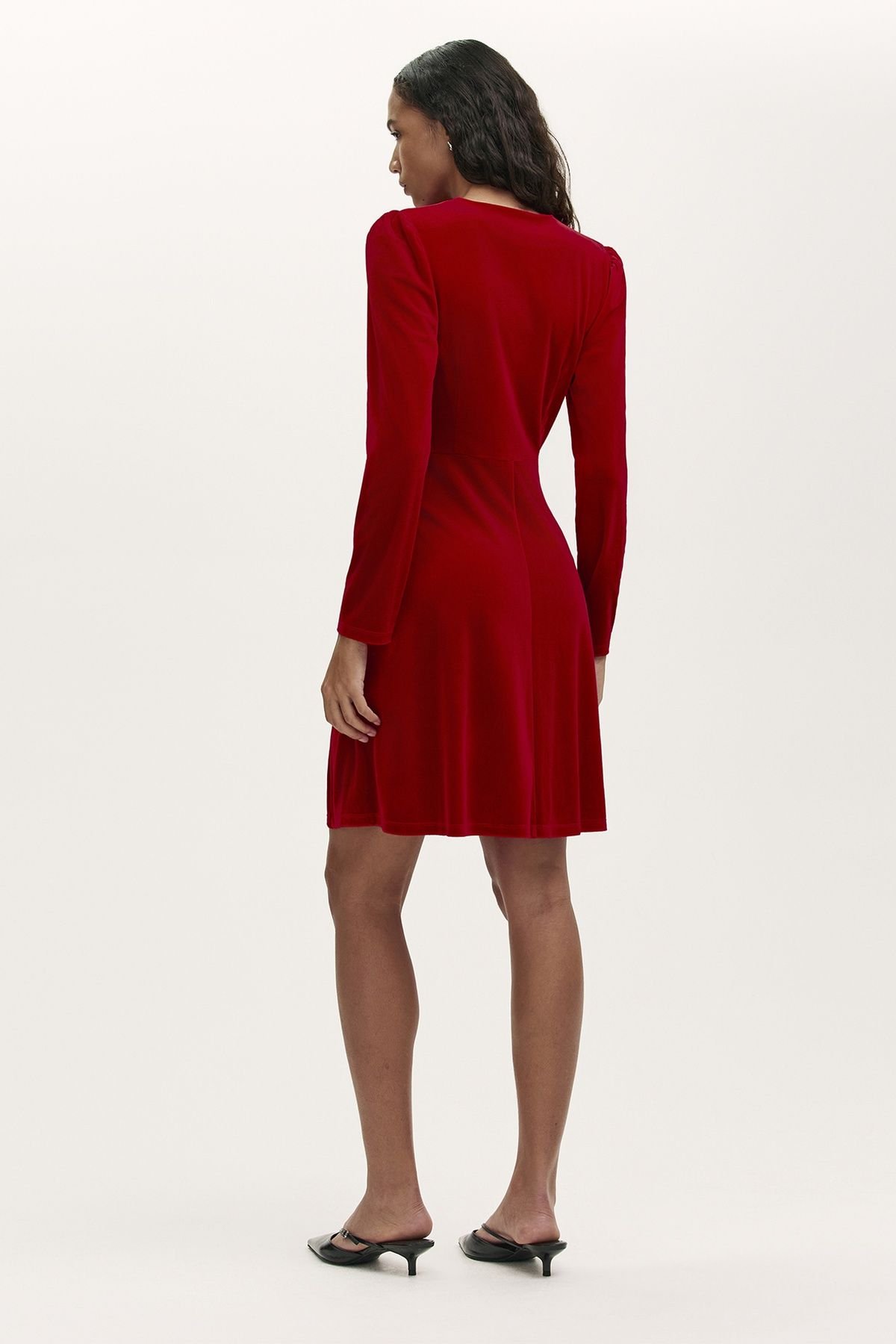 Finery London Finery London Women's Rae Velvet Round Neck Short Dress in Crimson - 3
