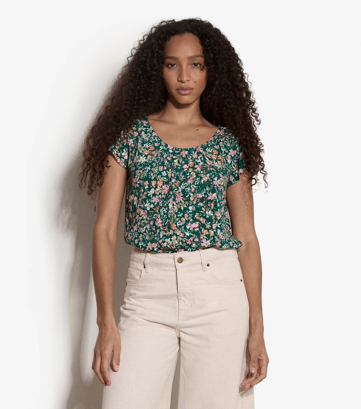 Apricot Women's Green Ditsy Floral Print Top Apricot New Look - 2