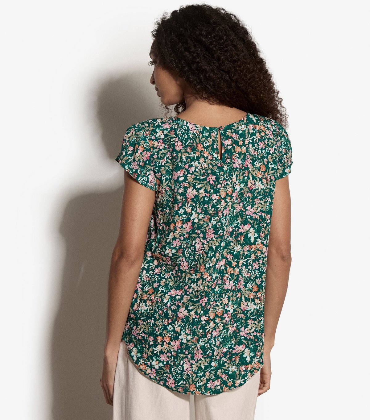 Apricot Women's Green Ditsy Floral Print Top Apricot New Look - 3