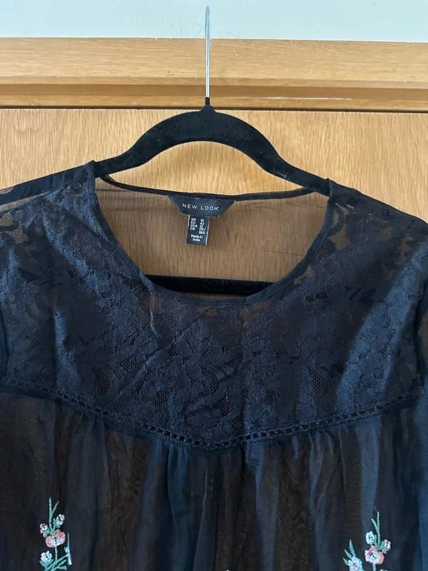 New Look New look lace and embroidered long sleeve crop top size 14