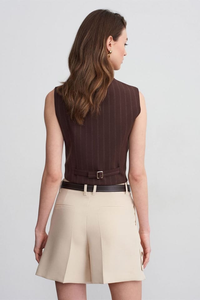 Dilvin Dilvin Women's High-waist Tailored Crepe Shorts With Belt in Stone - 2