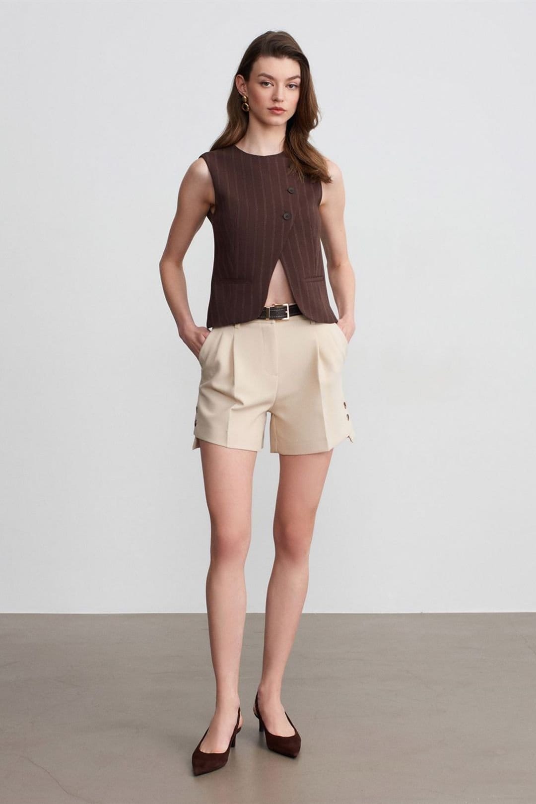 Dilvin Dilvin Women's High-waist Tailored Crepe Shorts With Belt in Stone - 4