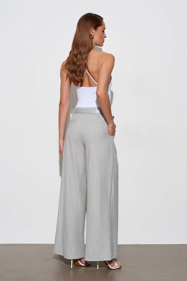 Dilvin Dilvin Women's Striped Wide-Leg Pleated Trousers in Light Grey - 2