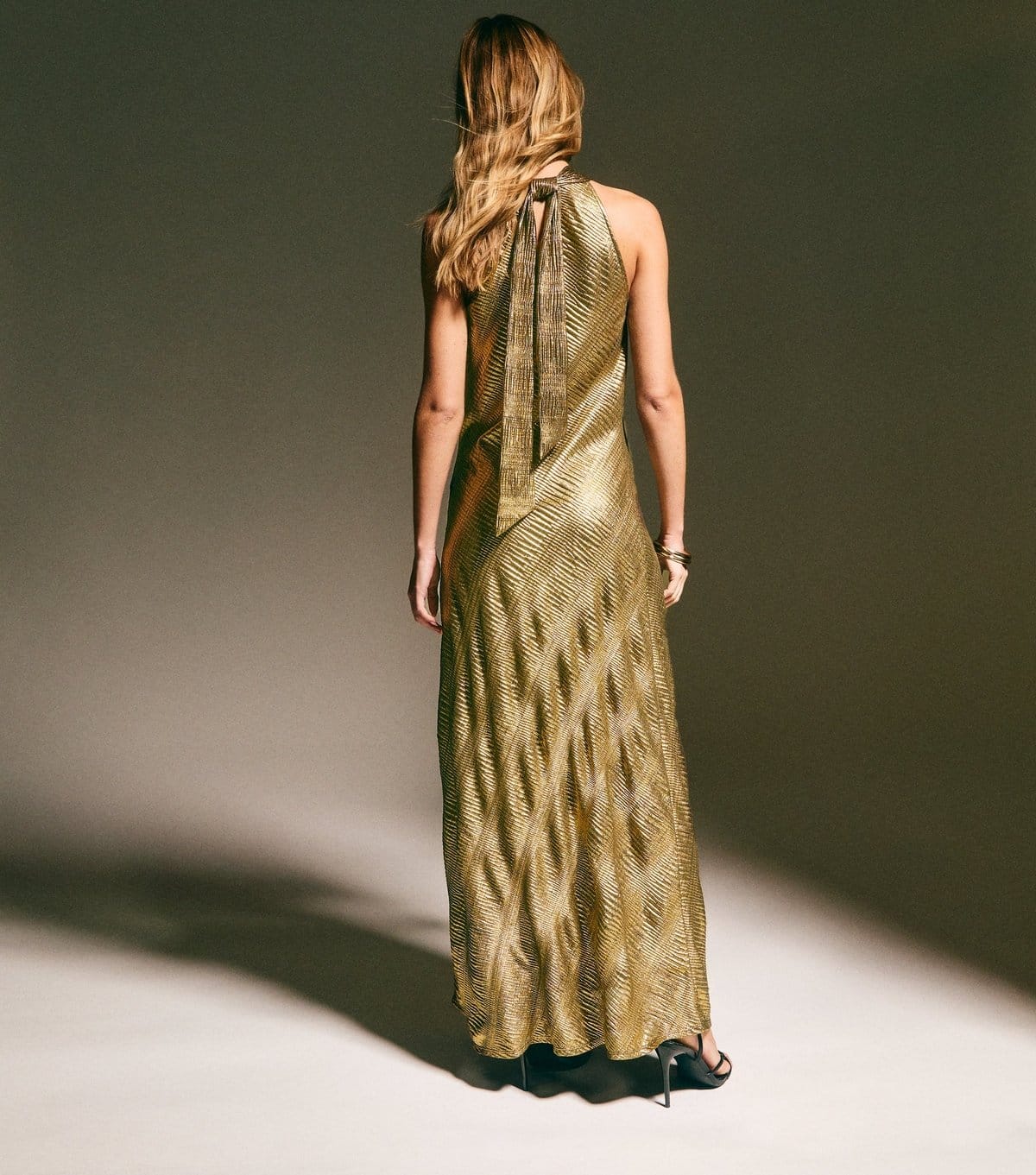 New Look Women's Gold Textured Halter Neck Midi Dress New Look - 4