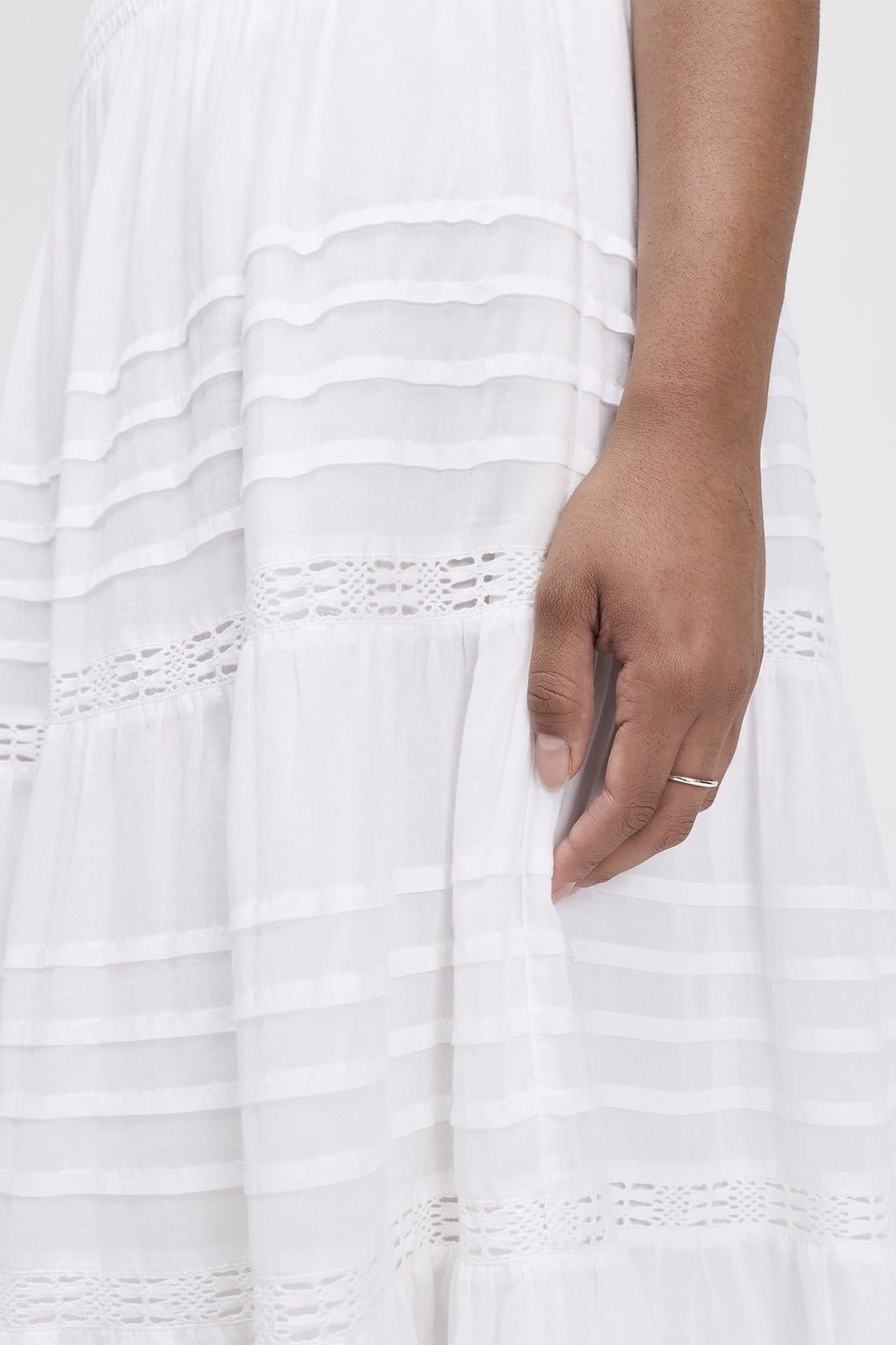 Finery London Finery London Women's Imani Cotton Tiered Midi Skirt in White - 4