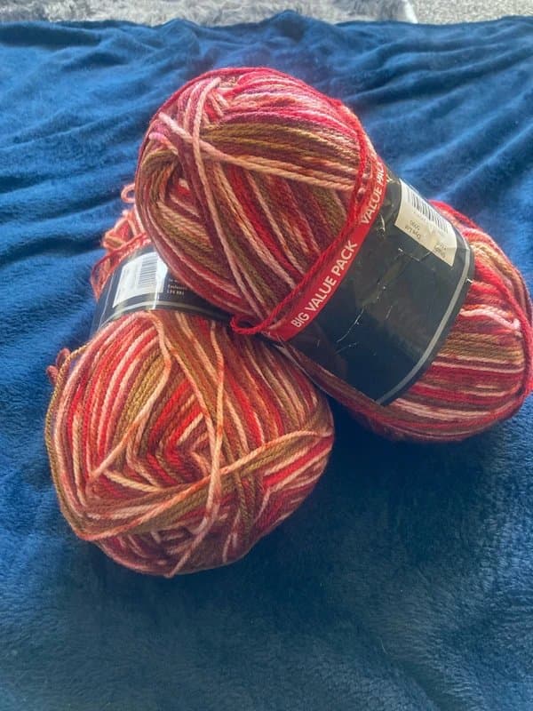 B&M 2 Blended Red and Burgundy Yarn