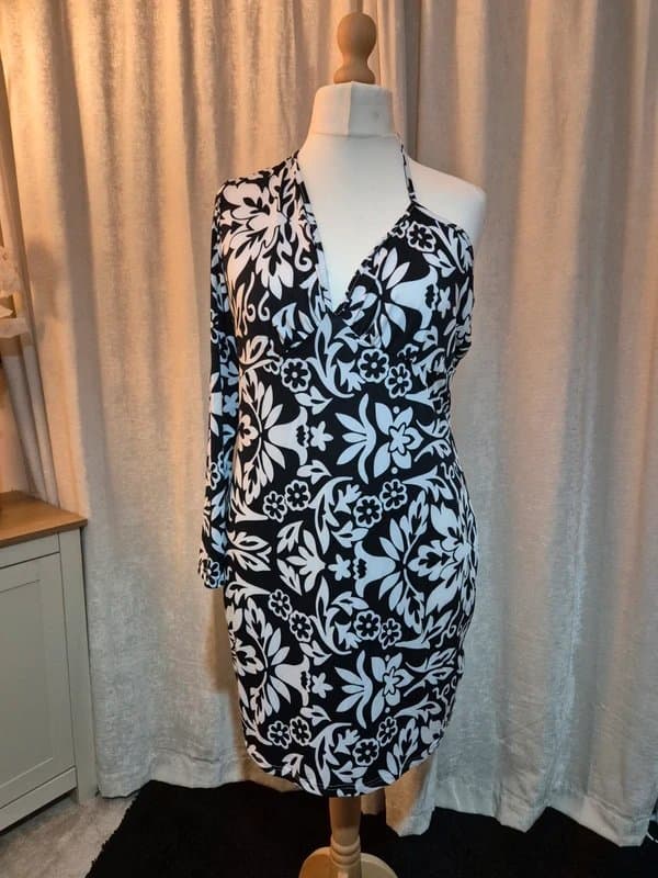 Shein Curve One sleeve dress size 22 (0047)