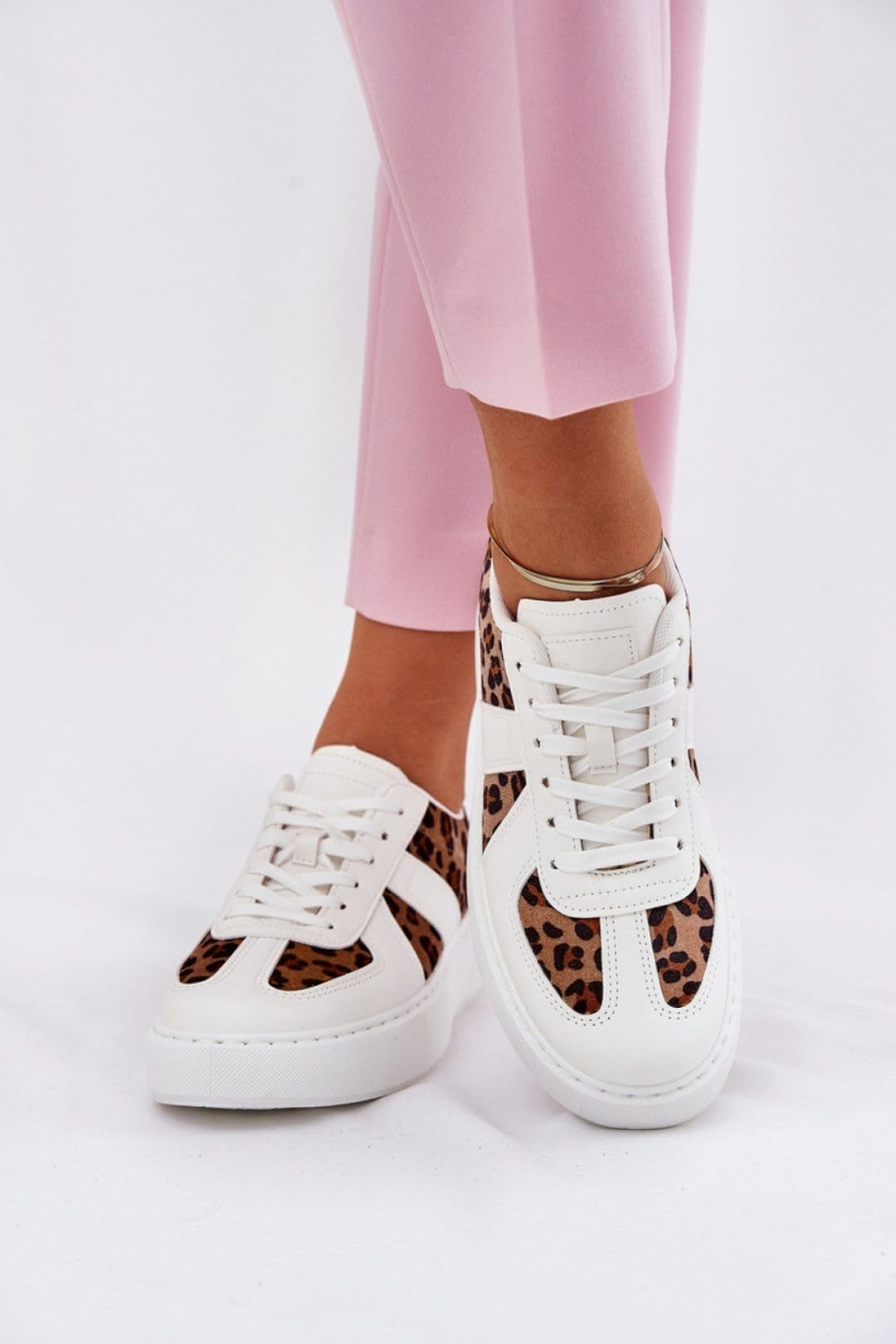 Love Lace Love Lace Women's Sport Shoes Stylish Sneakers with Comfort Cushion in White - 1