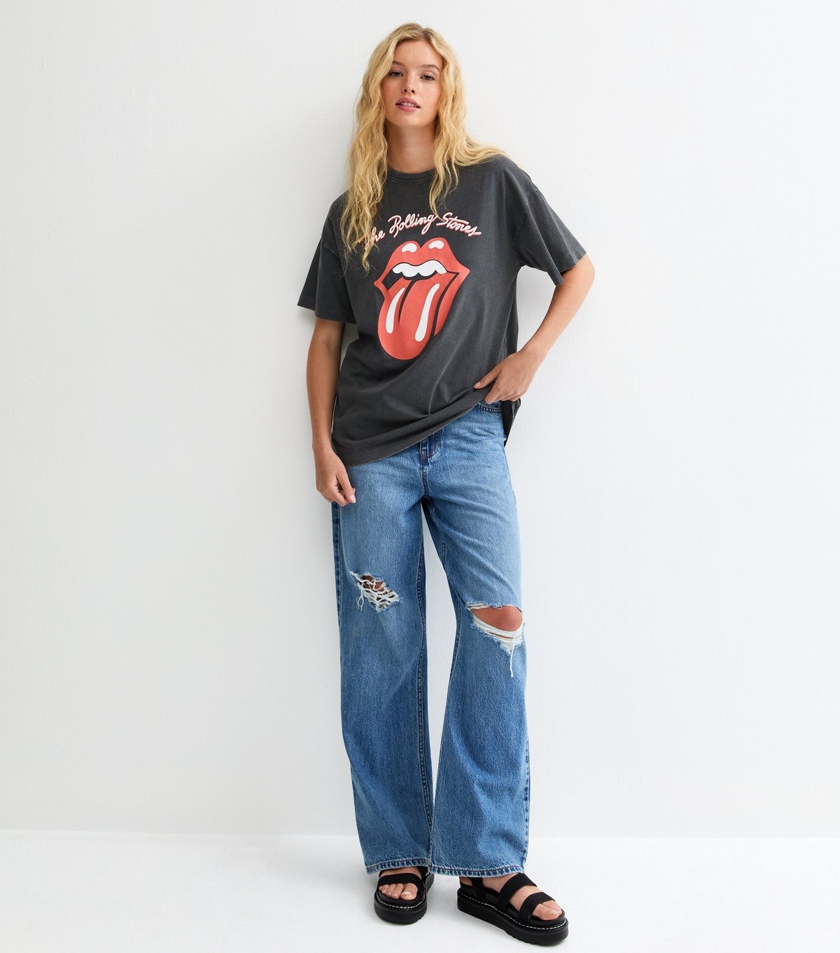 New Look Women's Dark Grey Rolling Stones Lips Print Oversized T-Shirt New Look - 3