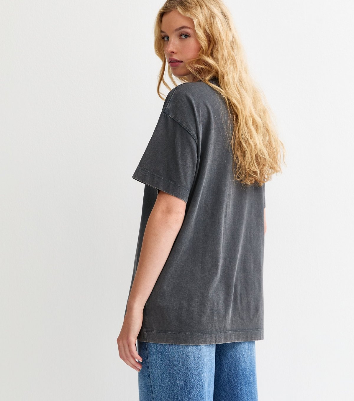 New Look Women's Dark Grey Rolling Stones Lips Print Oversized T-Shirt New Look - 4