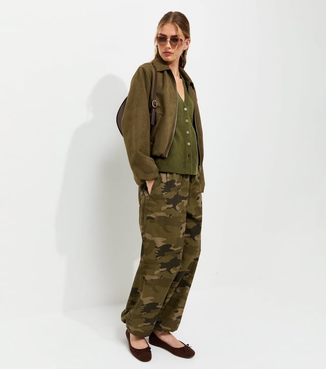 New Look Women's Dark Khaki Knit Button Through V-Neck Waistcoat New Look - 3