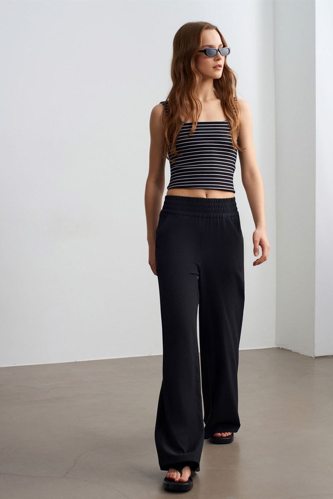 Dilvin Dilvin Women's Wide-leg Crepe Trousers in Black - 4