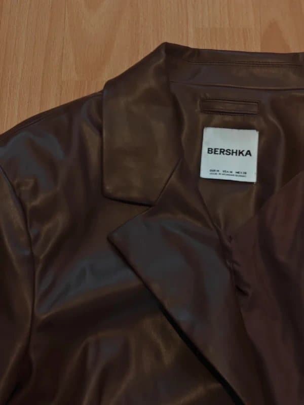 Bershka Bershka - Faux leather jacket - brown- size M
PrBershkae-owned
Faux leather jacket - brown