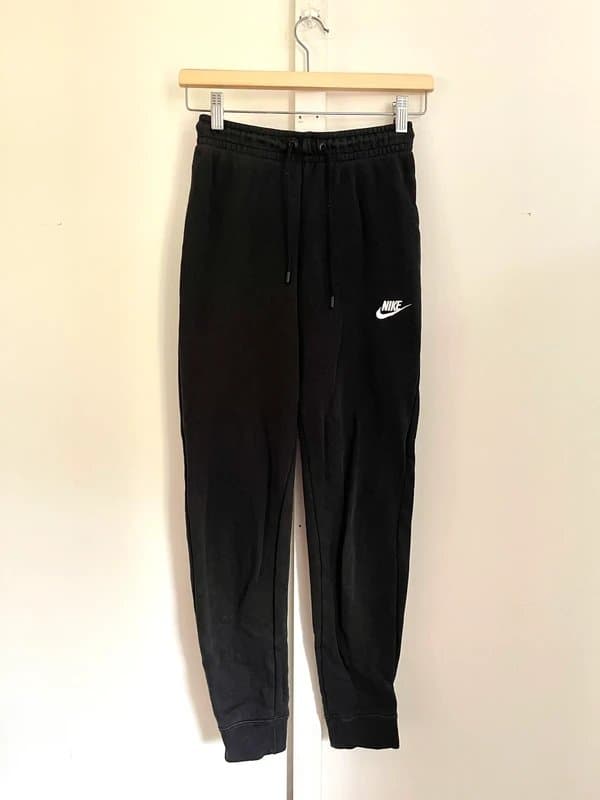 Nike NIKE Black Slim Leg Tapered Joggers Women’s Size S