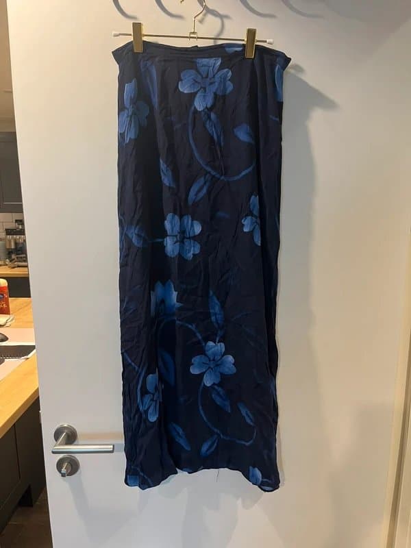 Vintage Dressing New Look vintage blue floral flower print graphic pattern maxi skirt