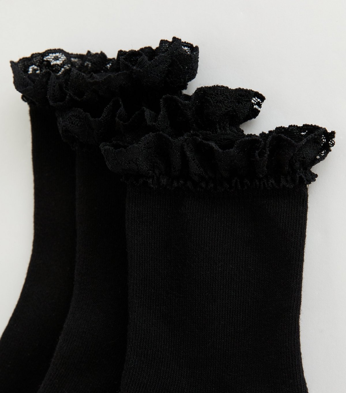 New Look Girls' Pack of 3 Black Frill Trim Cable Socks New Look - 2