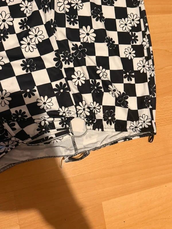Bershka Bershka white and black checked flower trousers