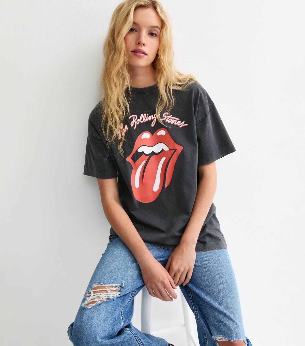 New Look Women's Dark Grey Rolling Stones Lips Print Oversized T-Shirt New Look