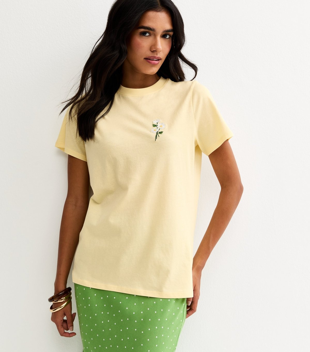 New Look Women's Light Yellow Cotton Embroidered Daisy T-Shirt New Look - 2