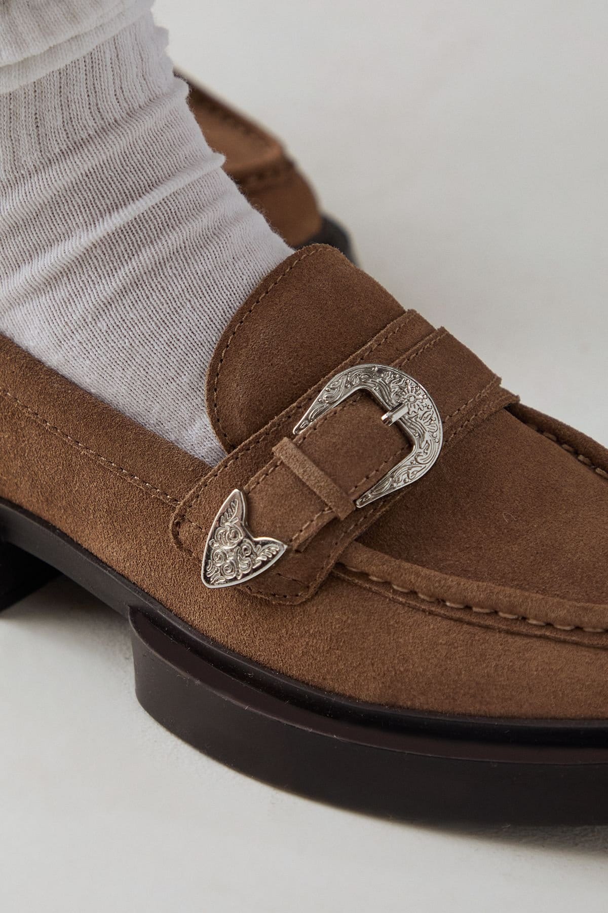 Faith Faith Women's : Betsy Suede Western Buckle Chunky Loafers in Taupe - 4
