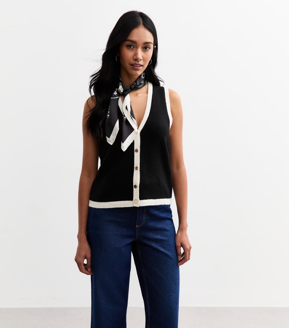 New Look Women's Black Contrast Trim Buttoned Vest New Look